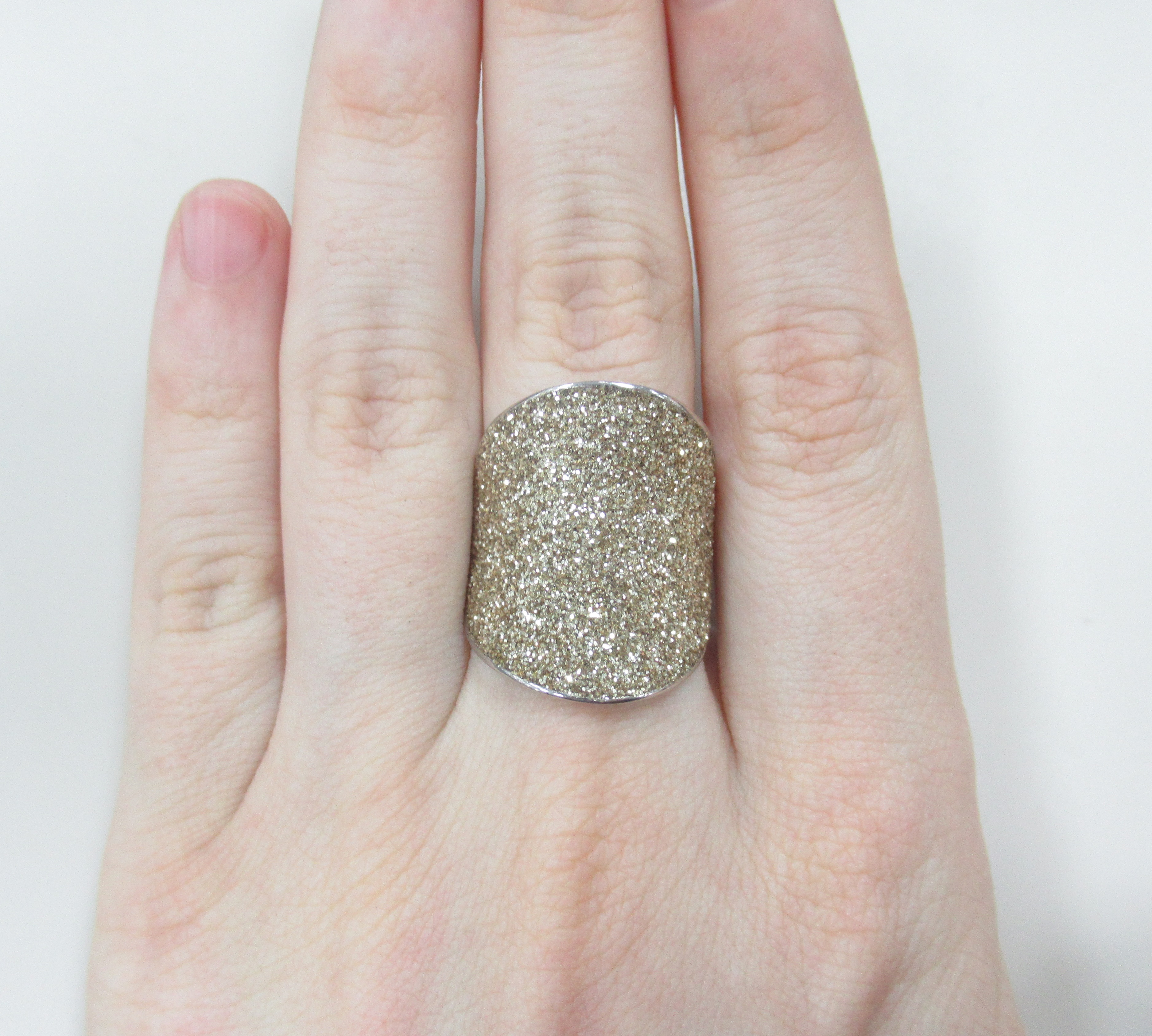 Серебряное кольцо 925 пробы; вставки Глиттер золотой;